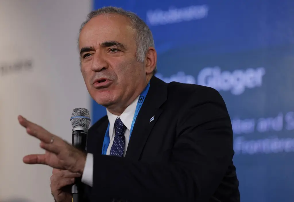 Kasparov: Ukrainian Flag in Sevastopol Is the Shock Russia Needs to Accept Empire Is Dead