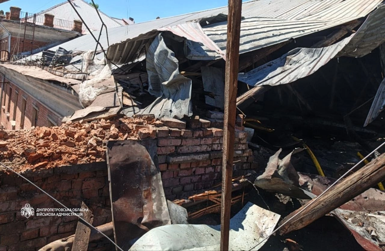 Russia Strikes 4 Districts in Dnipropetrovsk Region, Injuring 2