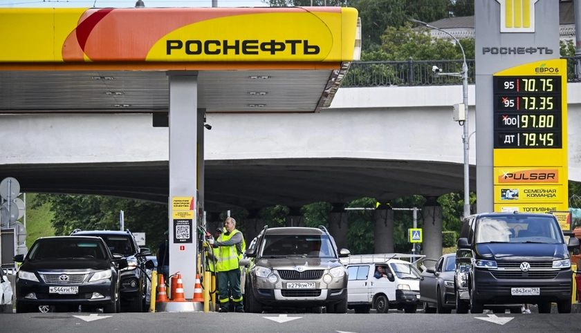 Russian Officials Receive Priority at Gas Stations Amid Nationwide Fuel Crisis