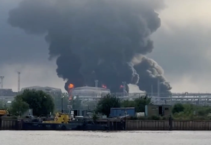 Ukrainian Forces Strike St. Petersburg Oil Terminal and Kronstadt Military Target