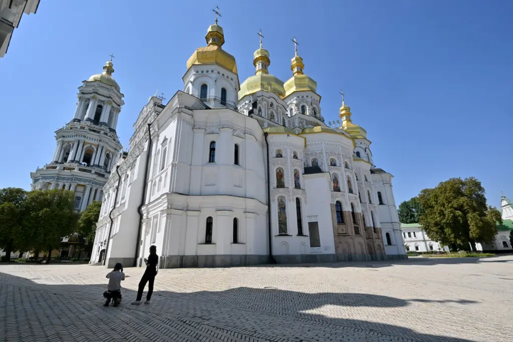 Russian Orthodox Church Structures Pose as Ukrainian Communities to Influence Refugees