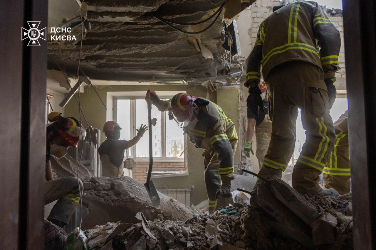 Rescue Operations End in Kyiv After Massive Russian Strike, Death Toll Reaches 31