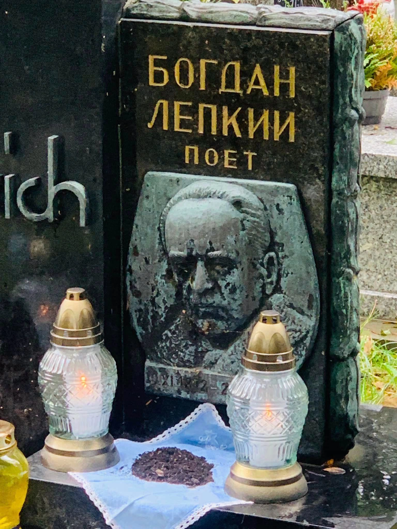 ‘Deliberate Provocation’: Ukrainian Writer’s Grave Vandalized in Poland