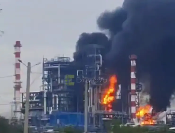 Russian Oil Refining Slumps to Lowest Level Since 2005