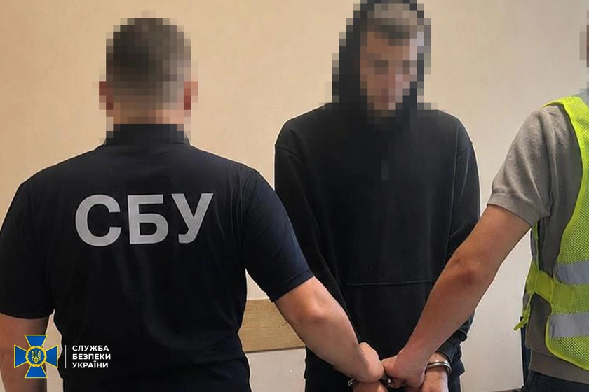 СБУ та Нацполіція викрили агентів РФ, які палили військові авто та адмінбудівлі