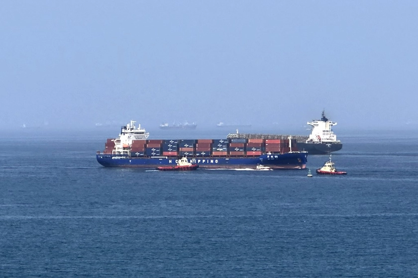 US Issues Saturday Deadline for Iran to Publicly Commit to Hormuz Shipping Safety