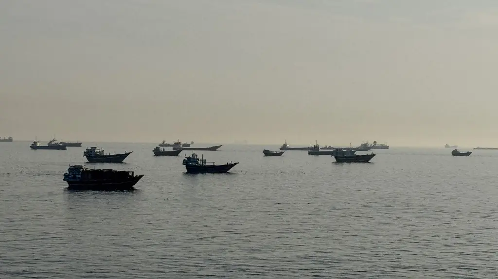 Oman Proposes Two-Corridor Navigation Scheme for Strait of Hormuz