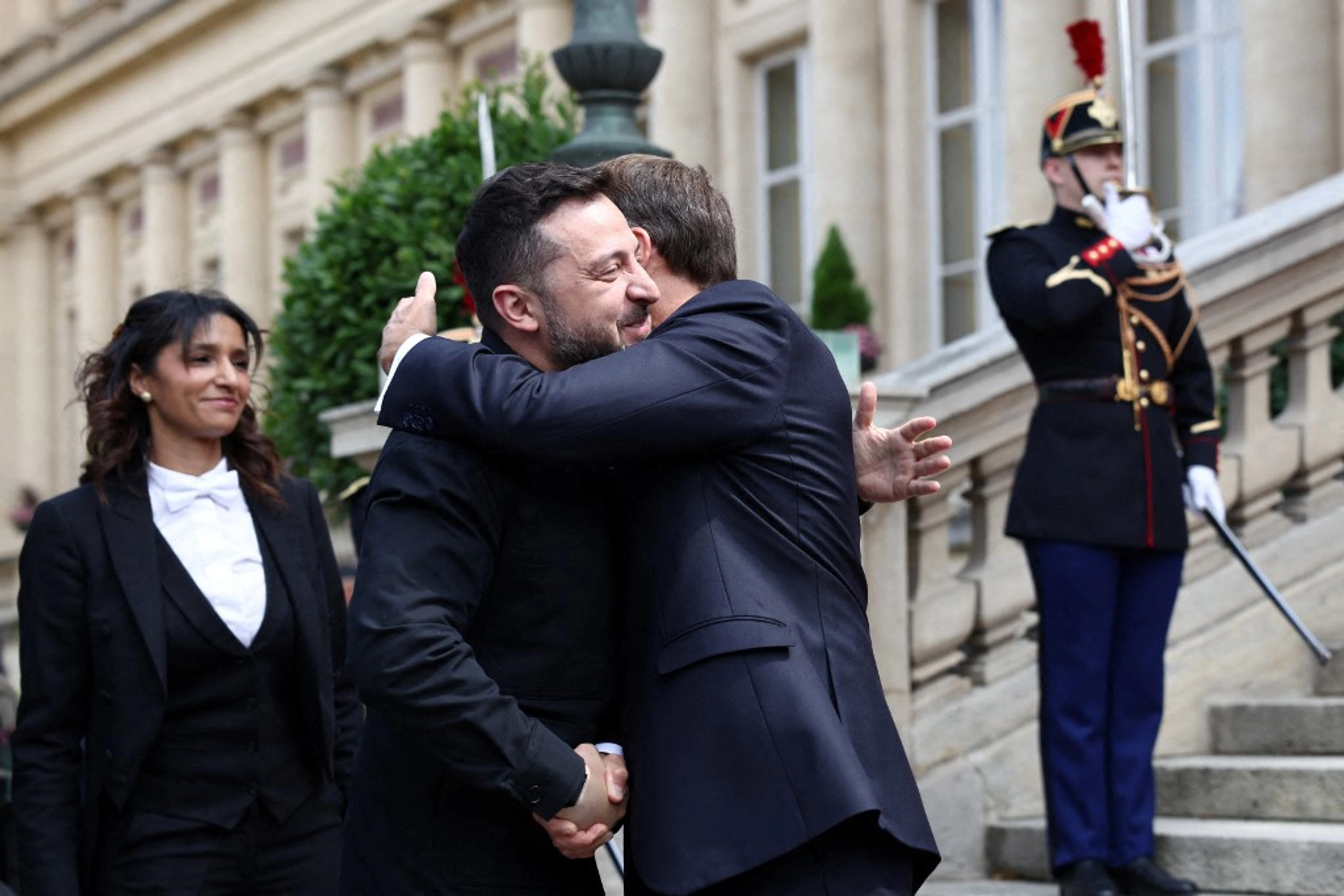 Zelensky Touches Down in Paris to Talk ‘Anti-Ballistics’