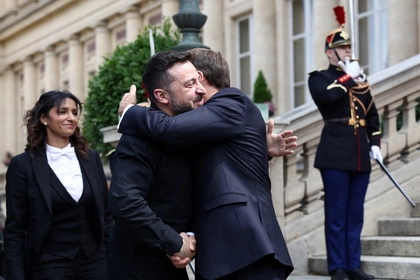 Zelensky Touches Down in Paris to Talk ‘Anti-Ballistics’