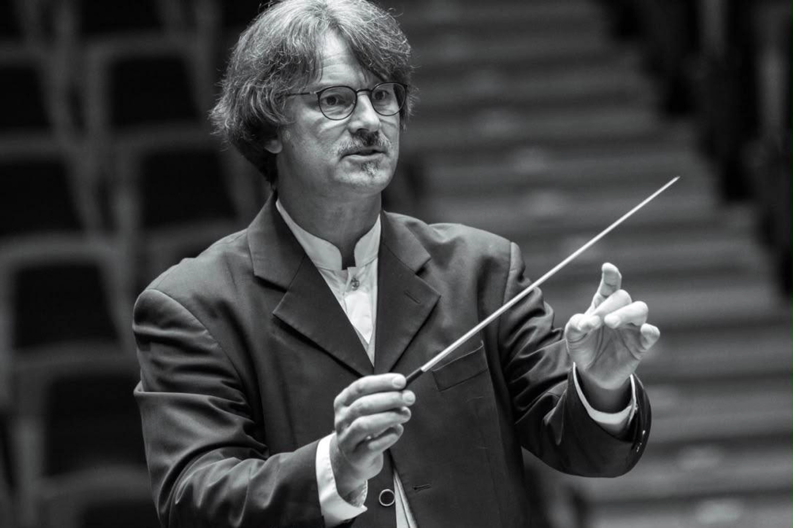German Conductor Builds Musical Bridge Between Dresden and Lviv