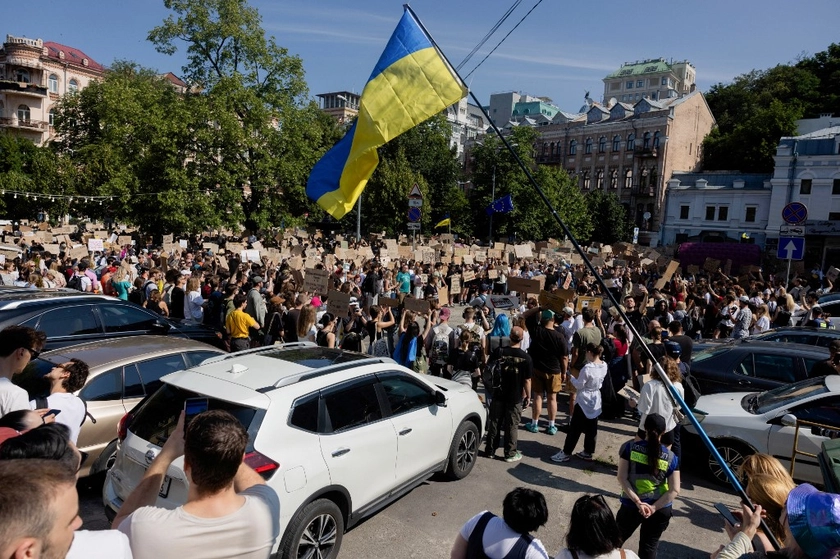 Zelensky’s Party May Delay Defense Minister Vote as Pro-Fedorov Protests Spread