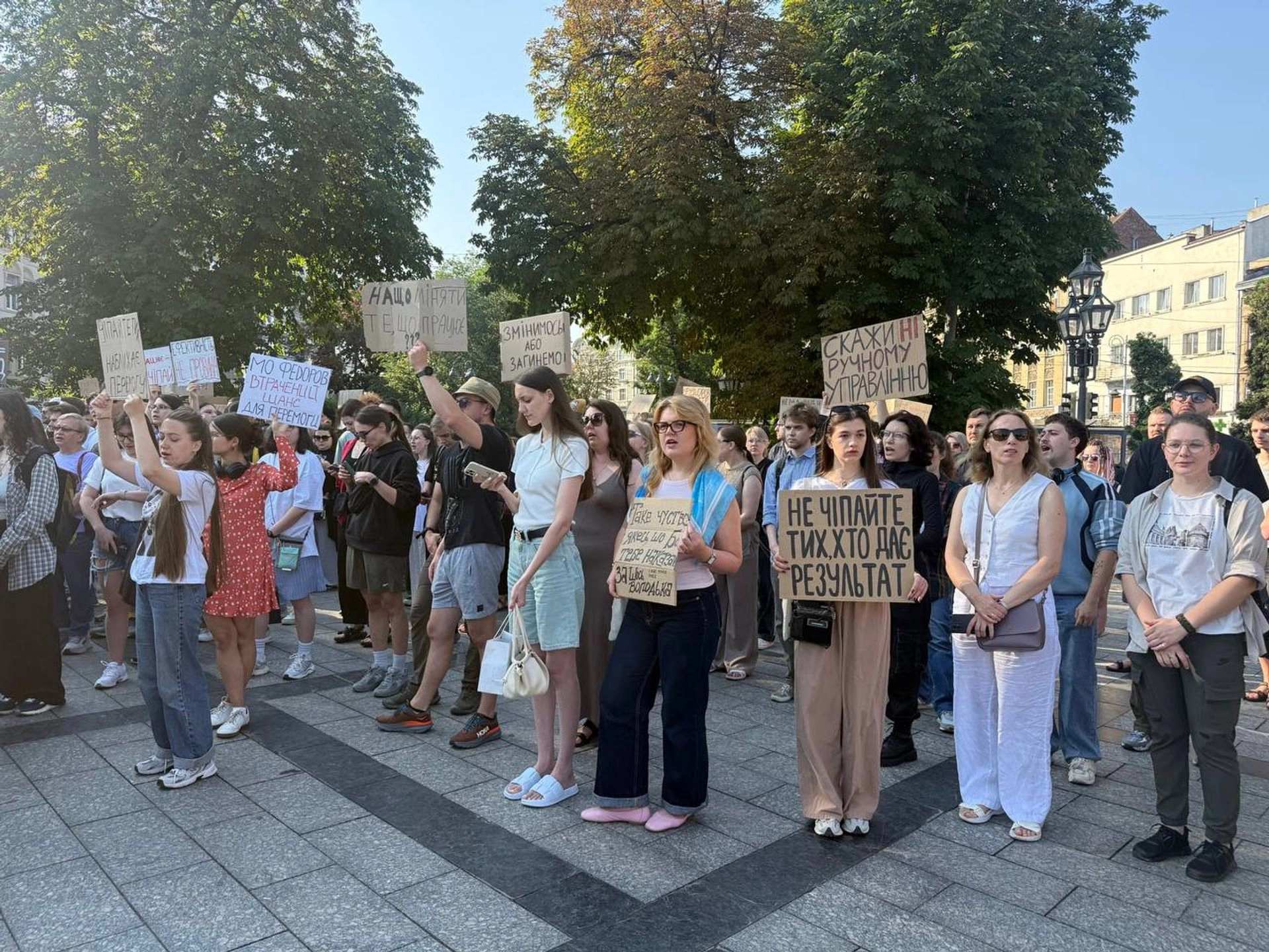 Photo: a protest against the dismissal of Defense Minister Mykhailo Fedorov gathered near the Ivan Franko Theater in Kyiv (Sergii Kostezh / Kyiv Post)