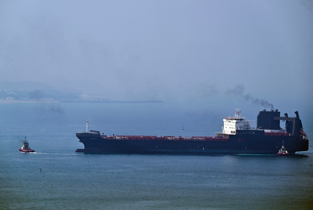 Sanctioned Russian tanker Caroline Bezengi reportedly leaks oil near Oman, satellite data shows
