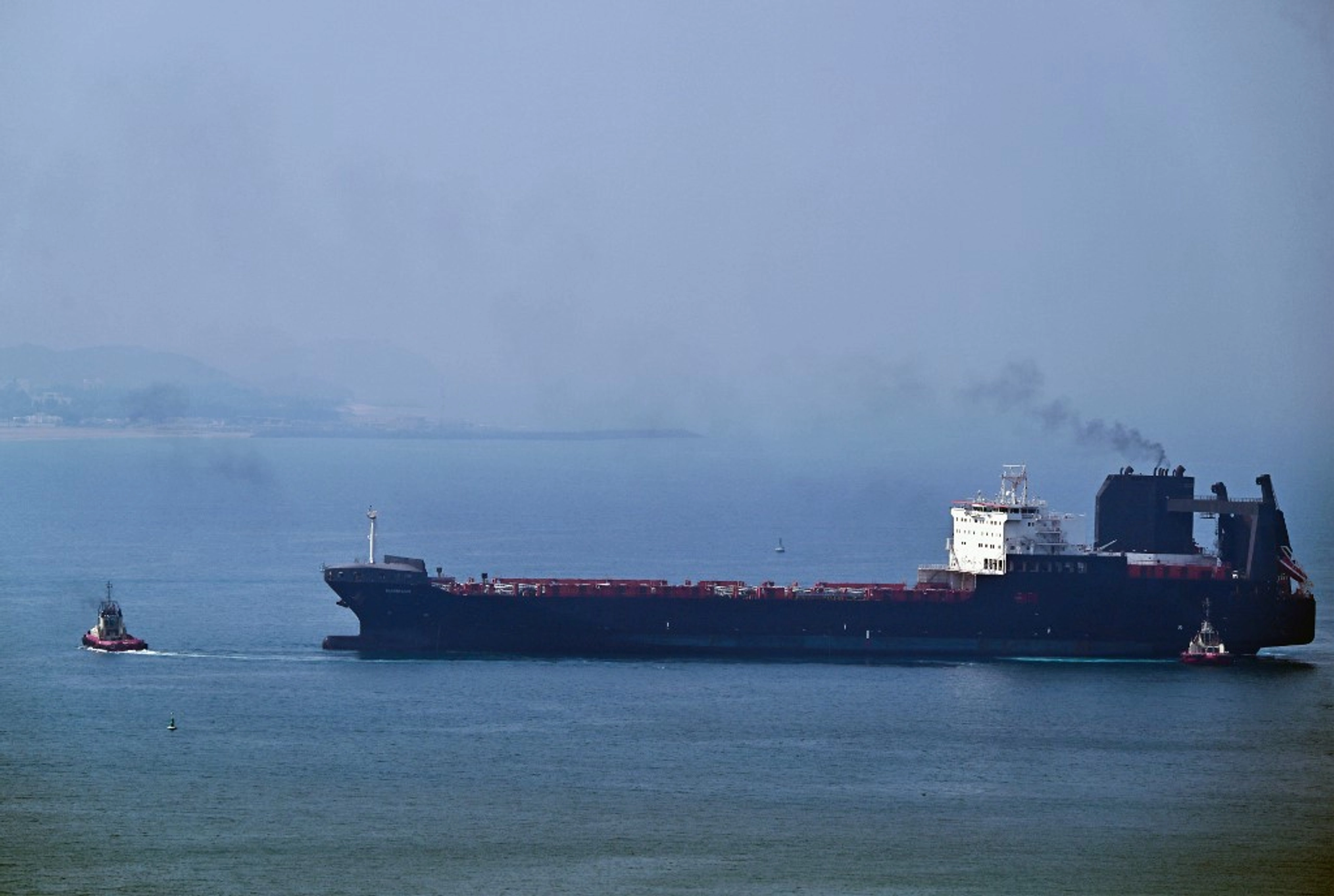 Sanctioned Russian Shadow Fleet Tanker Spills Oil Near Oman Coast