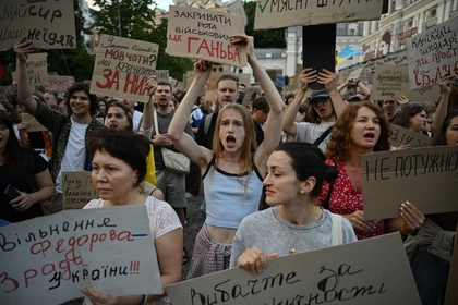 Zelensky Faces Deepening Political Crisis as Protests Dig In