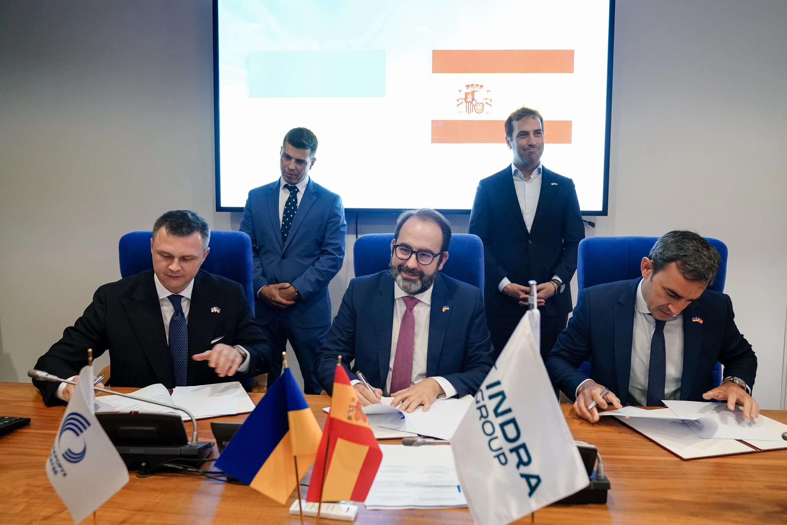 Україна та Іспанія підписали угоди про модернізацію аеронавігації
