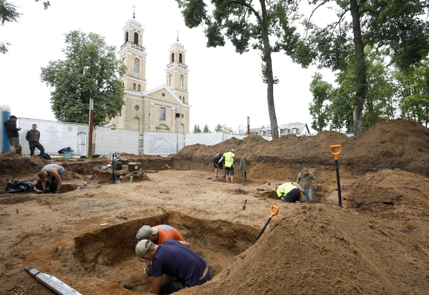 Lithuania Moves Red Army Graves to Leave Behind Soviet Past