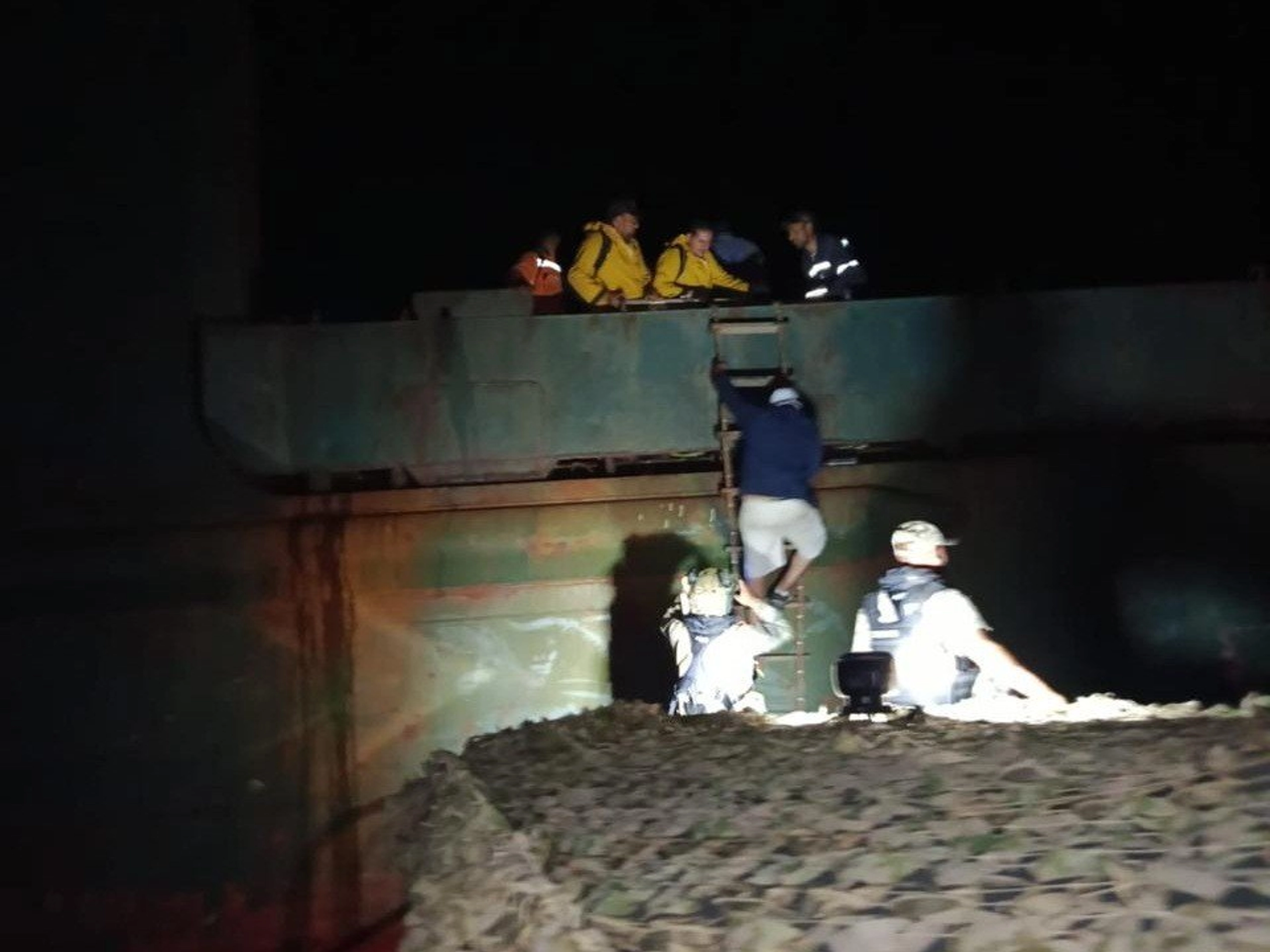 У Чорному морі прикордонники врятували екіпаж судна, атакованого російським дроном
