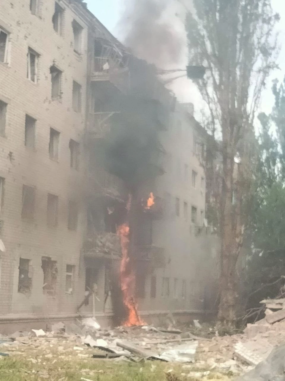 Russian Forces Strike Sloviansk with Aerial Bombs, Wound 14, Damage 7 Buildings