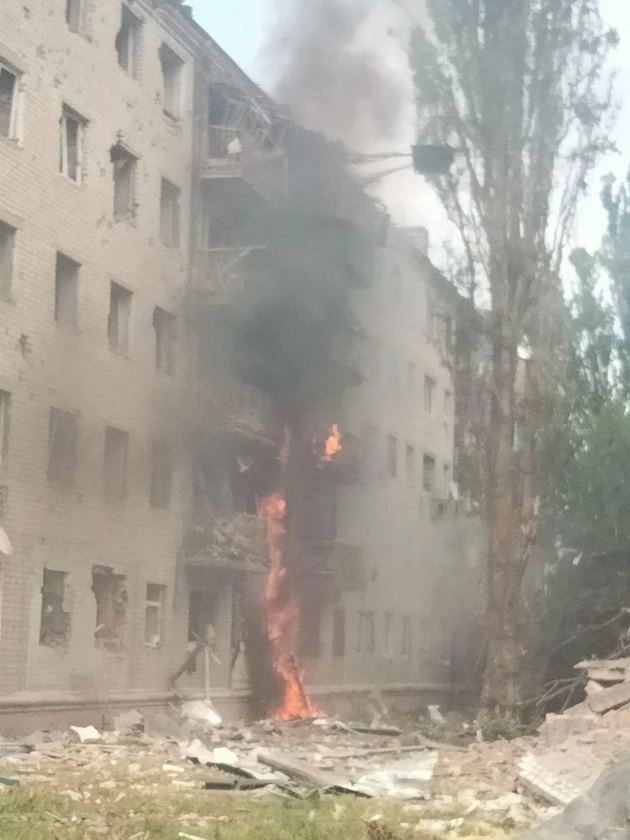 Russian Forces Strike Sloviansk with Aerial Bombs, Wound 14, Damage 7 Buildings