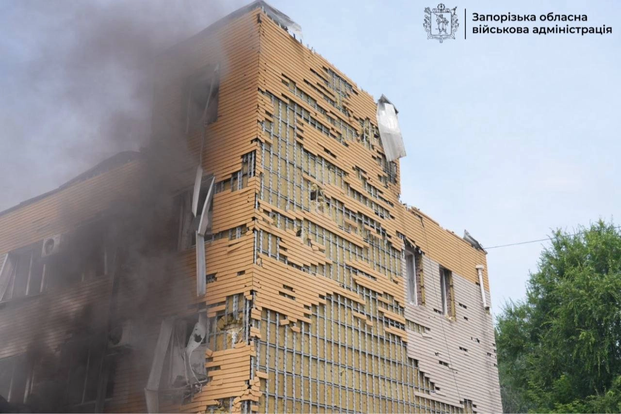 Russian Aerial Bombs Strike Zaporizhzhia, Killing 1, Injuring 11