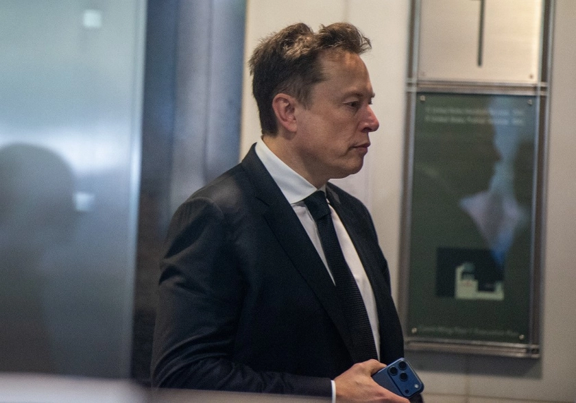 Musk Calls Full Russian Withdrawal “Unrealistic,” Details Starlink Smuggling Scheme