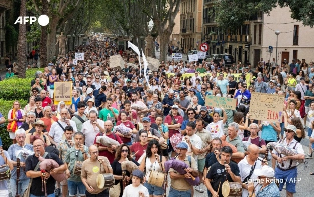 Тисячі людей вийшли на протест проти масового туризму на Майорці