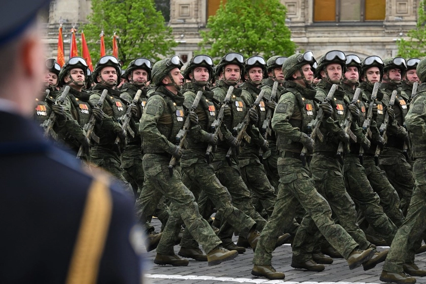 Putin Plans to Send Up to 500,000 More Russians to War, Zelensky Warns