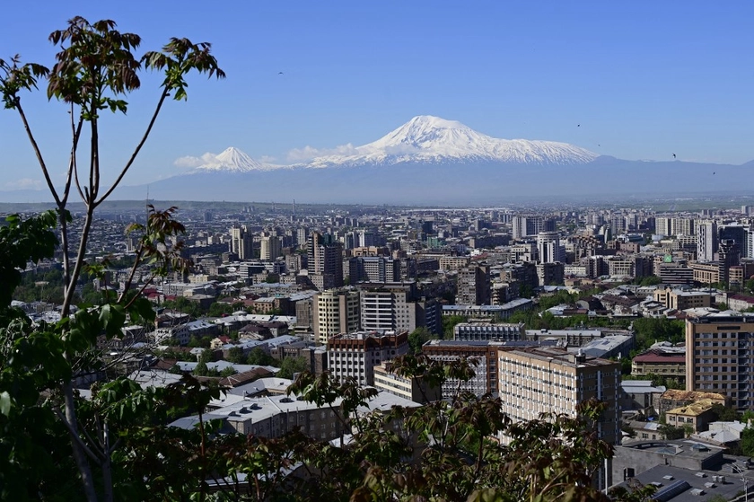 Russians Rush to Rent Apartments in Armenia Amid Mobilization Fears