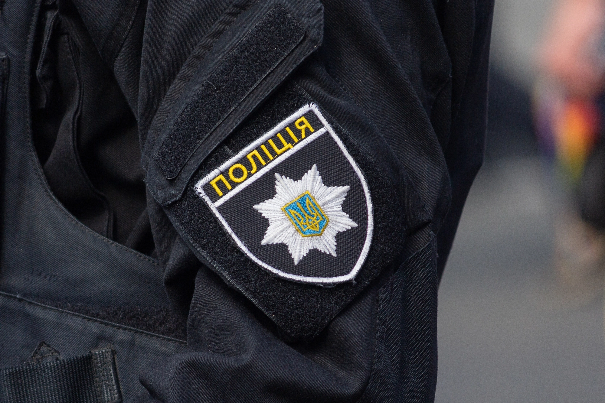 На Буковині чоловік відкрив вогонь по поліцейських і втік: поранено двох правоохоронців