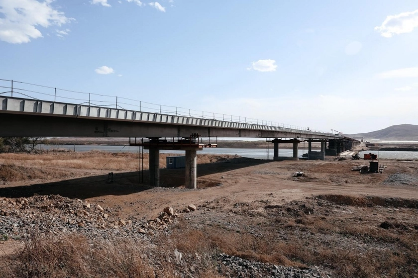 Russia, North Korea Near Completion of First Road Bridge Amid War Supply Concerns