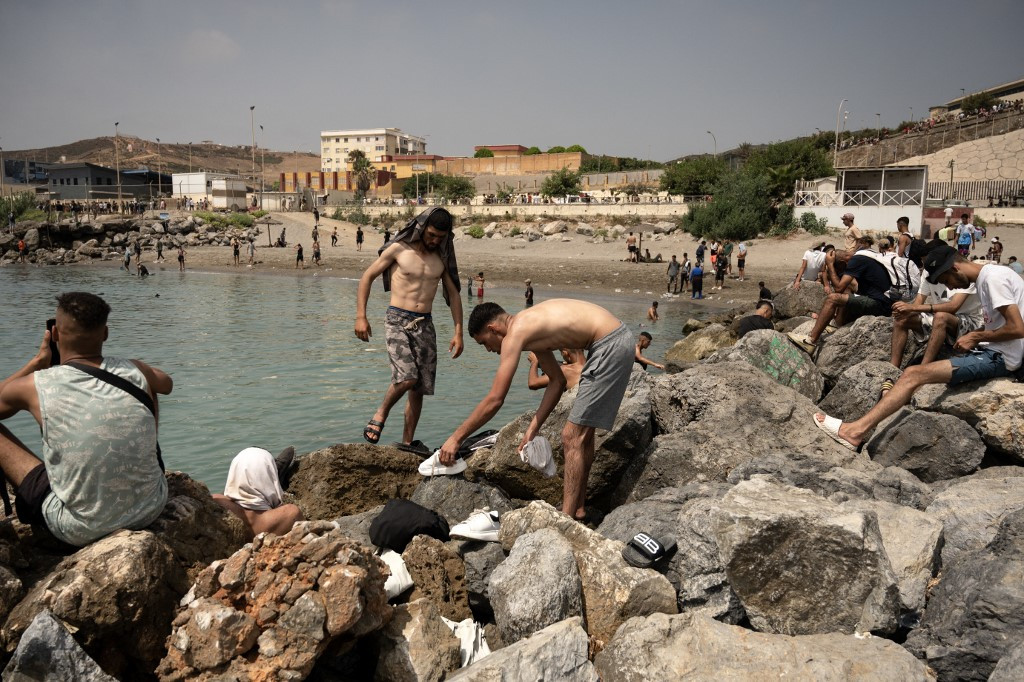 EU Races to Contain New Migrant Crisis as Thousands Cross Into Spainâ s N. Africa Enclave