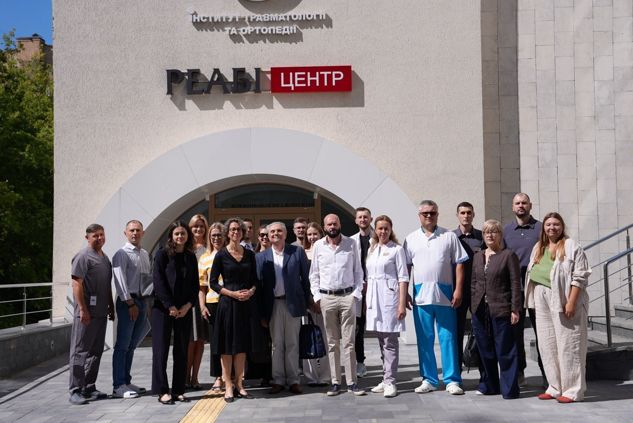 French Delegation Visits Kyiv ReabiCentre Treating Ukrainians With Severe War Injuries