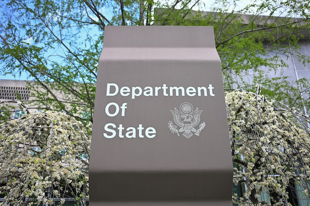 US Pauses Planned Strikes on Iran Amid Deal Talks