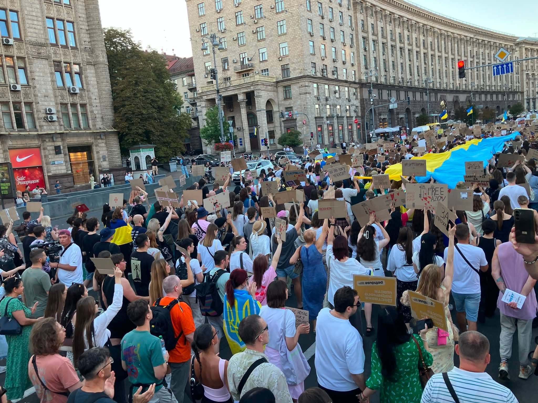Leaderless but Unstoppable: Ukraineâ s Networked Maidan Redefines Protest Power