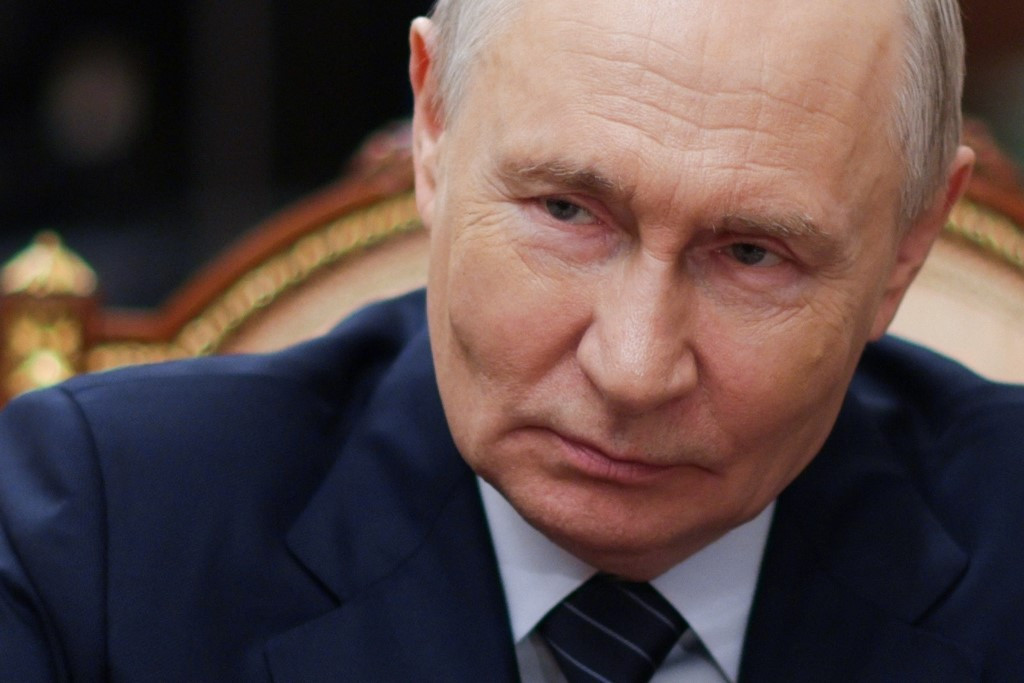 Russian Elites Grow Impatient as Propagandists Panic