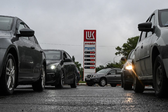 Russia Limits Fuel Sales After Ukrainian Drone Strikes on Refineries