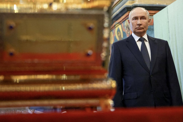 Putin Signs Three Secret Decrees as CIA Chief Makes Surprise Moscow Visit