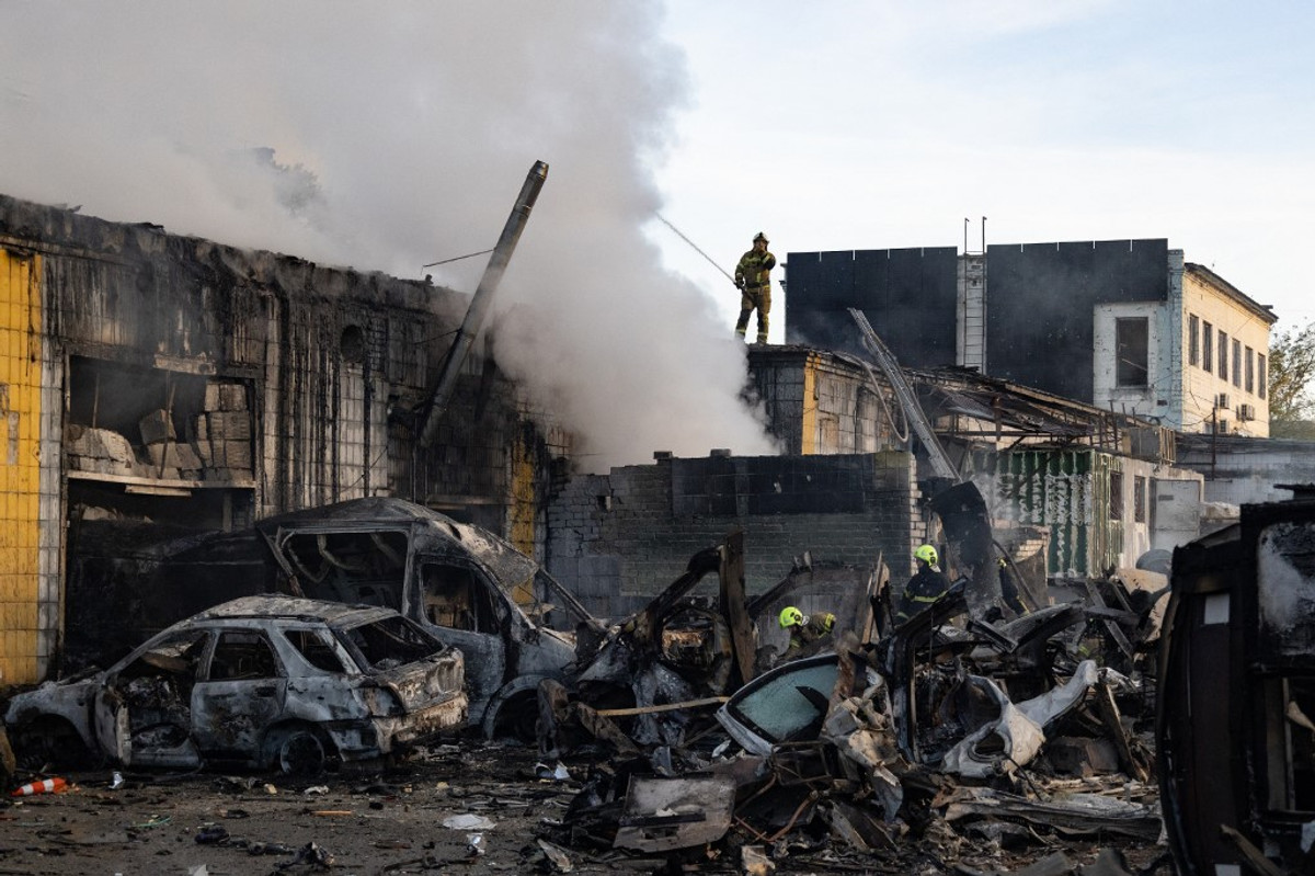 Russian Strikes Kill 2 in Dnipropetrovsk, Wound Over a Dozen Across Kharkiv, Chernihiv Regions