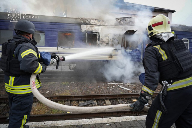 Russian drone strike near border train reportedly narrowly misses David Petraeus
