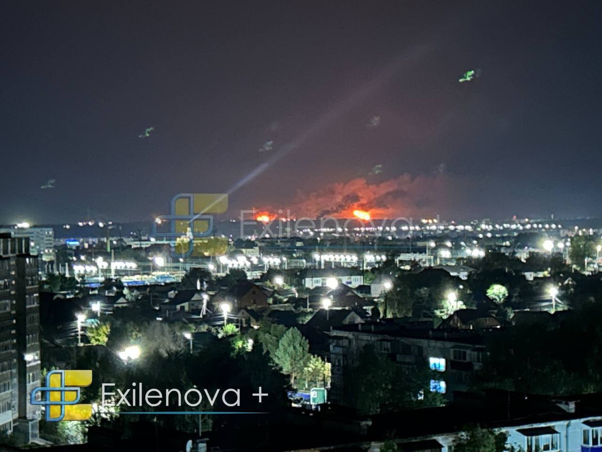 Ukraine Strikes Russian Refinery, Aircraft Plant and Ozon Facility in Massive Overnight Attack